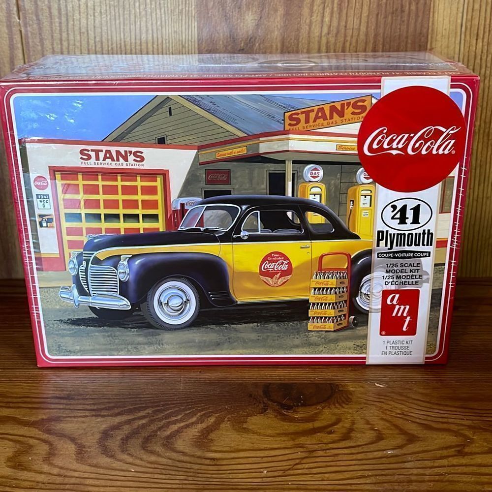 Coca‎ Cola 1941 Plymouth Coupe AMT1197M Plastics Car/Truck 1/25